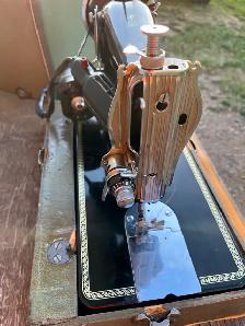 Antique Kemore Sewing Machine with Case - Photo 5