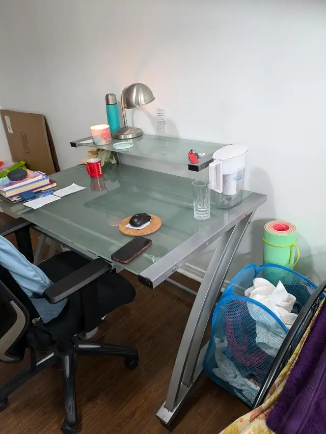 York University Subway - FEMALE ONLY – Hotel Style Room - Photo 3