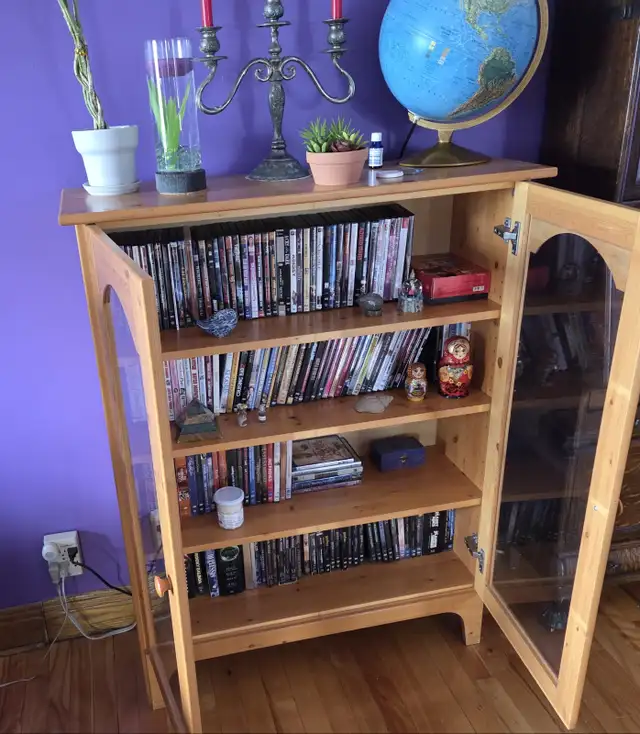 Belle bibliothèque ou vitrine basse portes vitrés bois - Photo 2