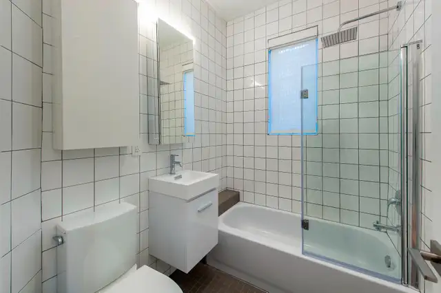 Westmount NDG / Metro Vendome / MUHC (5 ½) (1 1)$3250/m. Avail - Photo 2