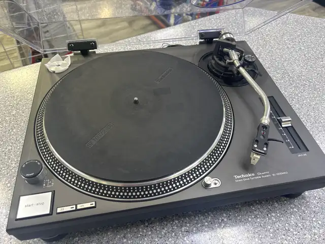Technics SL1200 MKII Turntable - Photo 2