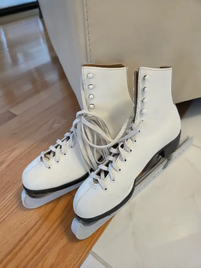 Ladies White Figure Skates - Photo 2