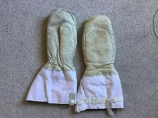 Goatskin grade mitt with removable ljner - Photo 2