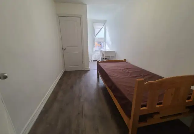 @Bloor, Ossington TTC, Room on 2nd Floor to Rent-2Min TTC Subway - Photo 2