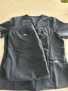 FIGS Scrubs Set for Women - Photo 2