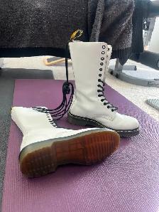 Women's Dr. Martens Tall White Boots size 6 - Photo 2