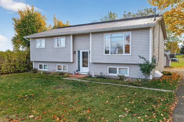 Shediac - 671 Main - Solar Panels, Full Heat Pump, Very LowPower - Photo 2