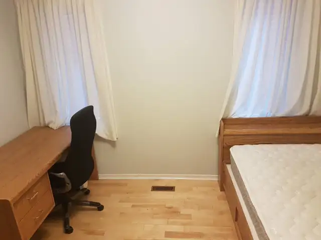 Ground Fl Room for Rent near UTSC/ Centennial Morningside