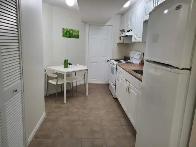 Spacious Basement Apt - Britannia & 10th Line - Utilities & Wifi - Photo 4
