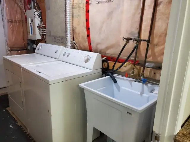 Spacious Basement Apt - Britannia & 10th Line - Utilities & Wifi - Photo 6