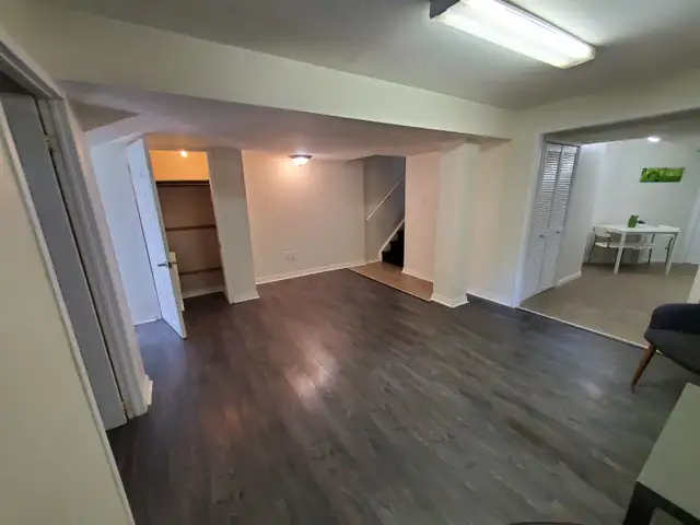 Spacious Basement Apt - Britannia & 10th Line - Utilities & Wifi - Photo 10