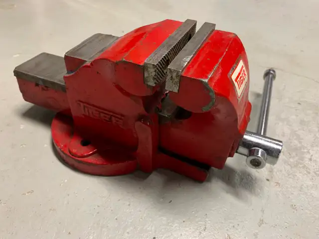 Étau d’établi Tiger M100 3’’ très peu utilisé