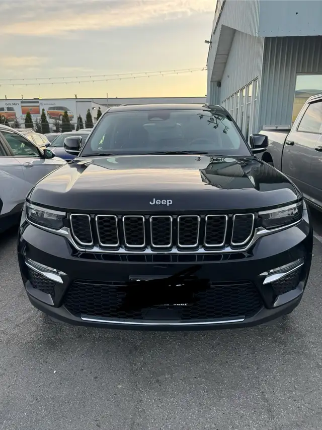 $10 ride (Luxury Car )Anywhere in Prince Albert. - Photo 2