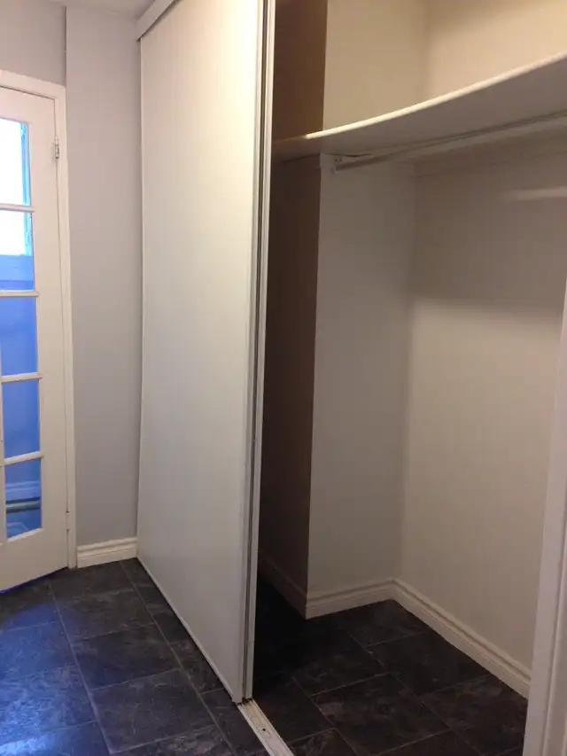 LARGE 1 BDRM   OFFICE (MAIN LEVEL OF DETACHED HOUSE) - PICKERING - Photo 6