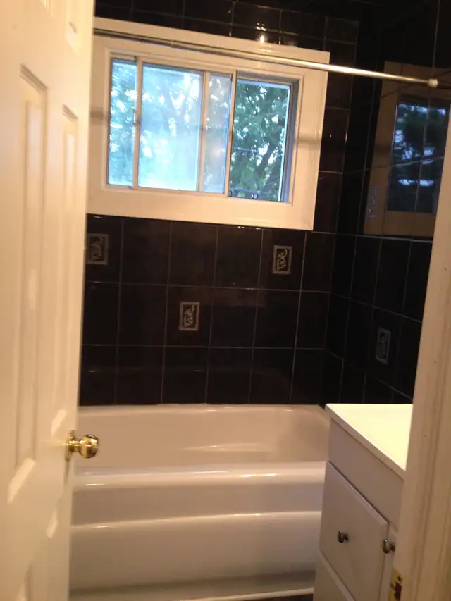 LARGE 1 BDRM   OFFICE (MAIN LEVEL OF DETACHED HOUSE) - PICKERING - Photo 7
