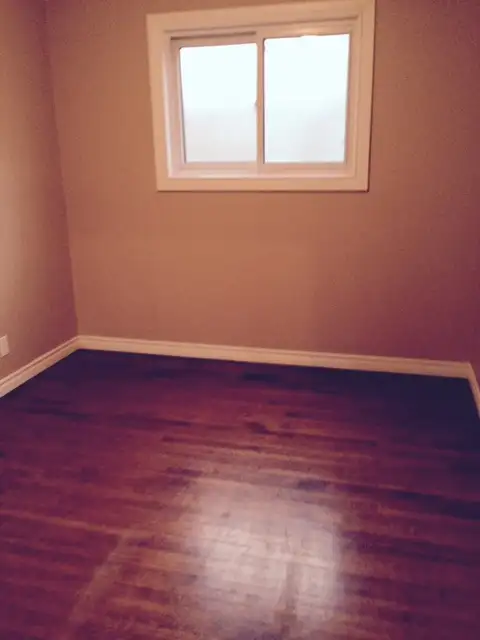 LARGE 1 BDRM   OFFICE (MAIN LEVEL OF DETACHED HOUSE) - PICKERING - Photo 9