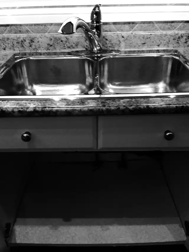 LARGE 1 BDRM   OFFICE (MAIN LEVEL OF DETACHED HOUSE) - PICKERING - Photo 10