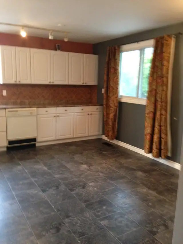 LARGE 1 BDRM   OFFICE (MAIN LEVEL OF DETACHED HOUSE) - PICKERING - Photo 13