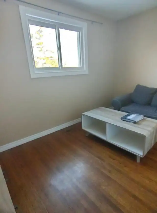 LARGE 1 BDRM   OFFICE (MAIN LEVEL OF DETACHED HOUSE) - PICKERING - Photo 14