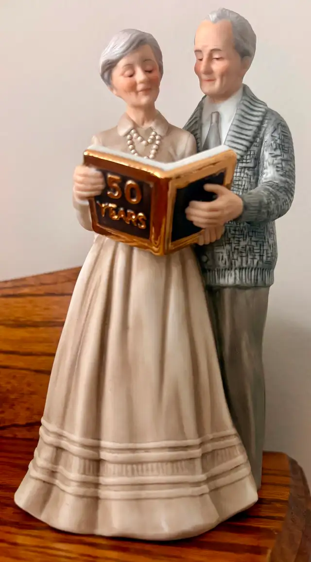 Porcelain Figurine Titled 'Fifty Years Together' ("Enesco") - Photo 2