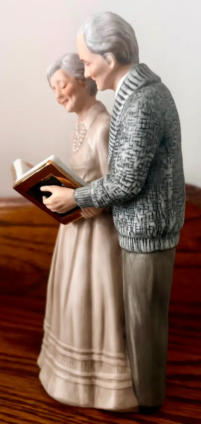 Porcelain Figurine Titled 'Fifty Years Together' ("Enesco") - Photo 3