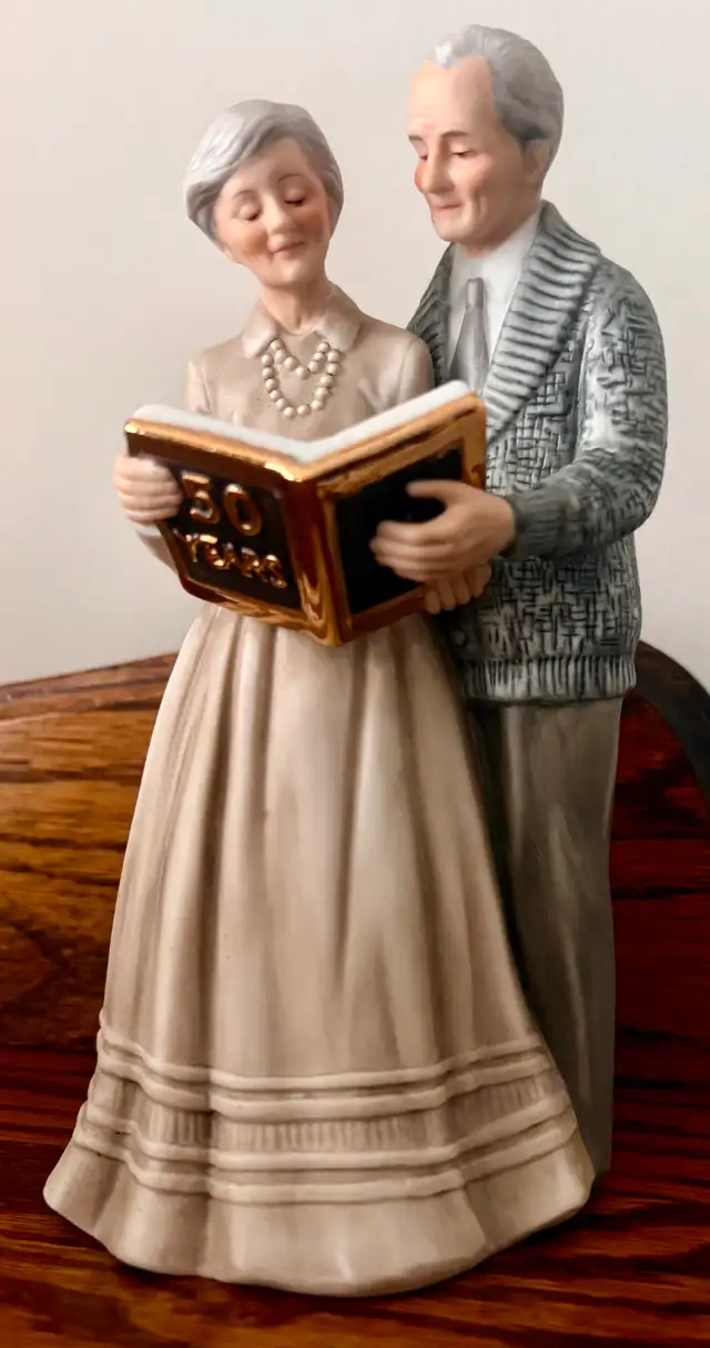 Porcelain Figurine Titled 'Fifty Years Together' ("Enesco") - Photo 5