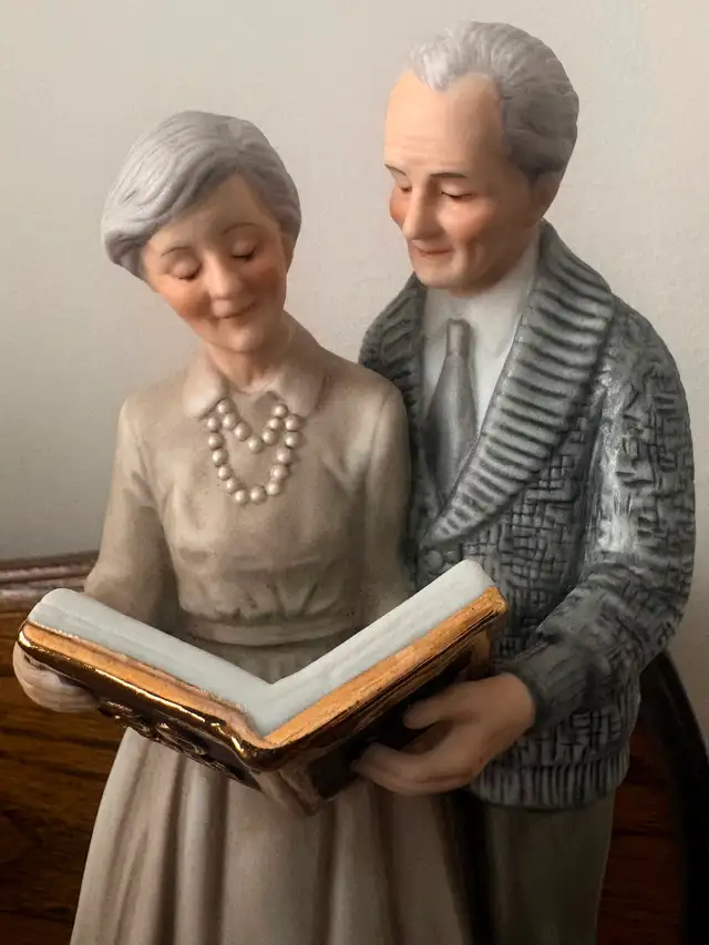 Porcelain Figurine Titled 'Fifty Years Together' ("Enesco") - Photo 8