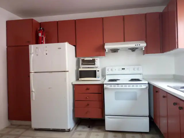 Rooms in Meadowlands near Carlton U and Algonquin College - Photo 5