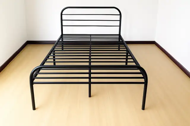 Free delivery new Metal Double  bed Frame 120$(store closing) - Photo 6