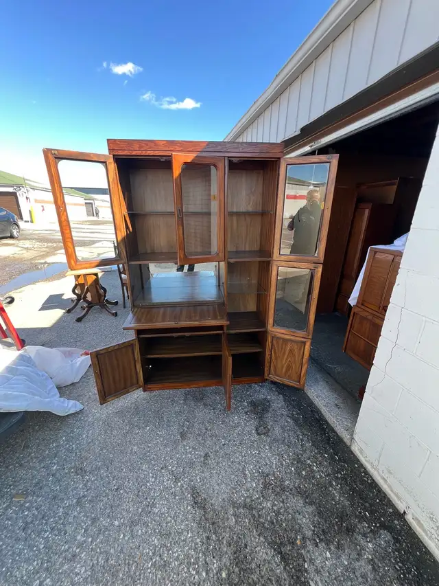 Free delivery used beautiful Vintage  Cabinet with Glass Doors - Photo 7