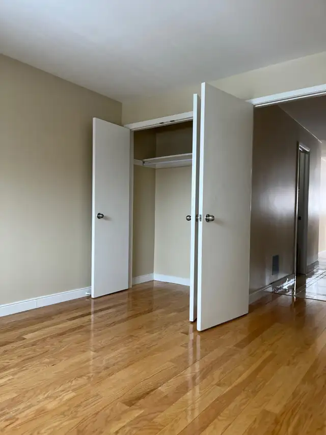 Large renovated three bedroom Apt. - Photo 10