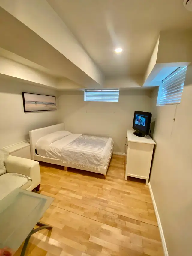 NAIT/Kingsway/ Furnished Studio BACH APT/Monthly - Photo 6