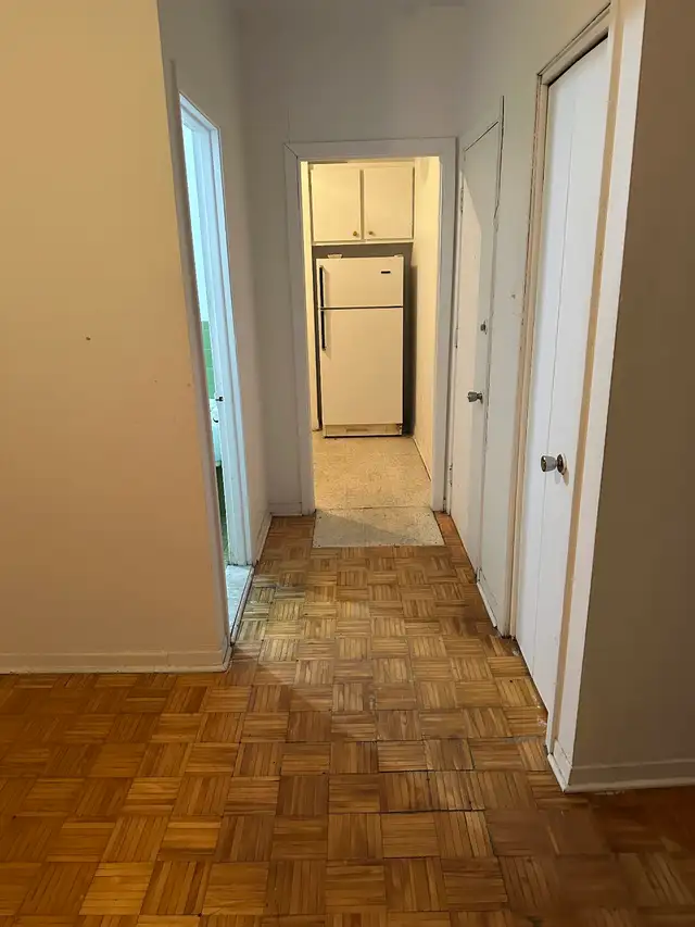 Next to Metro Snowdom 2 bedroom nice 41/2 all including for rent - Photo 2