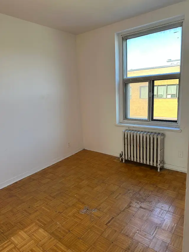 Next to Metro Snowdom 2 bedroom nice 41/2 all including for rent - Photo 3