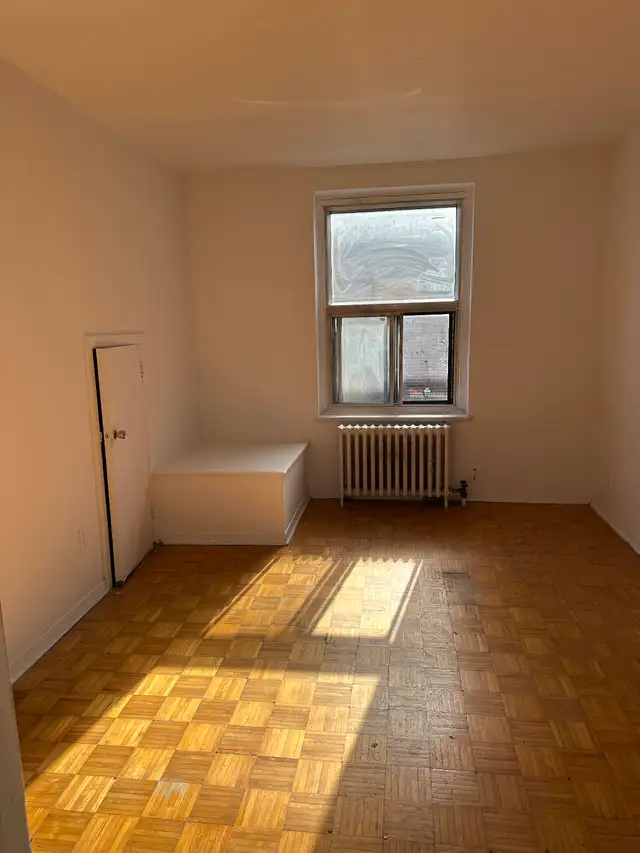 Next to Metro Snowdom 2 bedroom nice 41/2 all including for rent - Photo 5