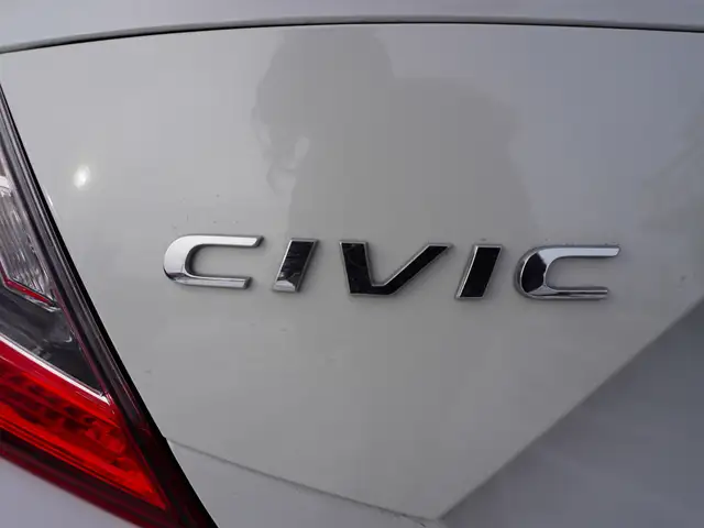 2021 Honda Civic Sedan EX, LOADED! - Photo 18