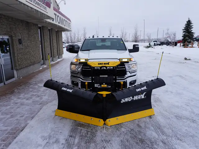 2023 Dodge Ram 2500 BIG HORN, BUCKETS & CONSOLE W/NEW SNOW-WAY P - Photo 9