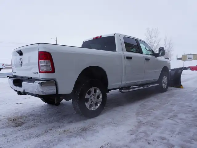 2023 Dodge Ram 2500 BIG HORN, BUCKETS & CONSOLE W/NEW SNOW-WAY P - Photo 13