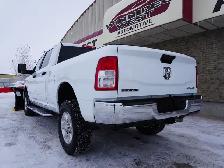 2023 Dodge Ram 2500 BIG HORN, BUCKETS & CONSOLE W/NEW SNOW-WAY P - Photo 18