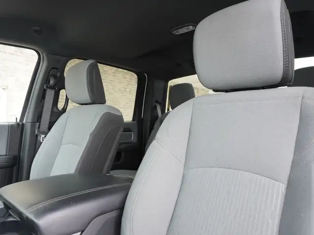 2023 Dodge Ram 2500 BIG HORN, BUCKETS & CONSOLE W/NEW SNOW-WAY P - Photo 33