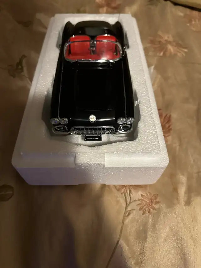 Limited Edition 1959 Chevrolet Corvette 1:18 Die Cast Car - Photo 2