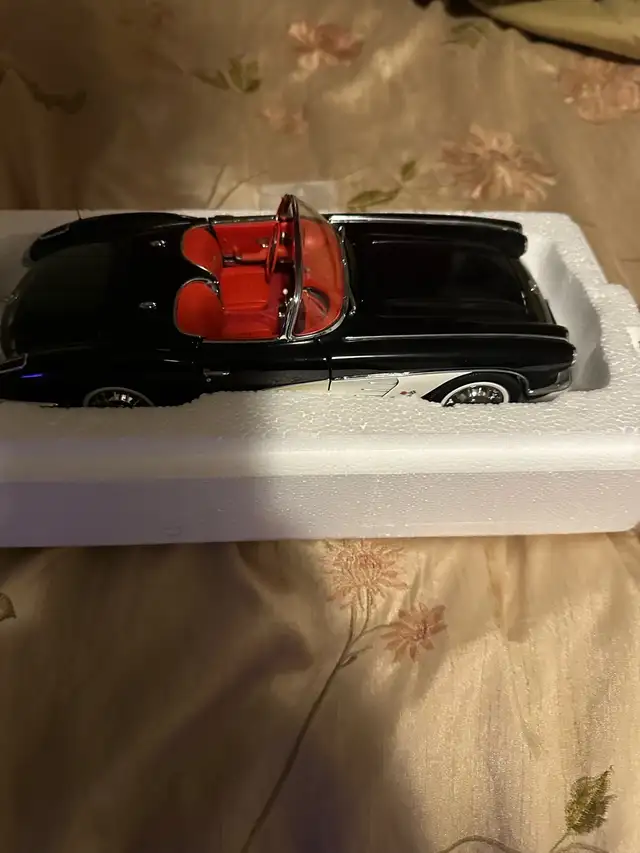 Limited Edition 1959 Chevrolet Corvette 1:18 Die Cast Car - Photo 5