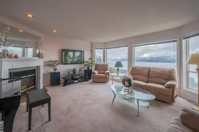 180 degree lakeview house  Peachland, Apr. 1st  5mint to west ke - Photo 3