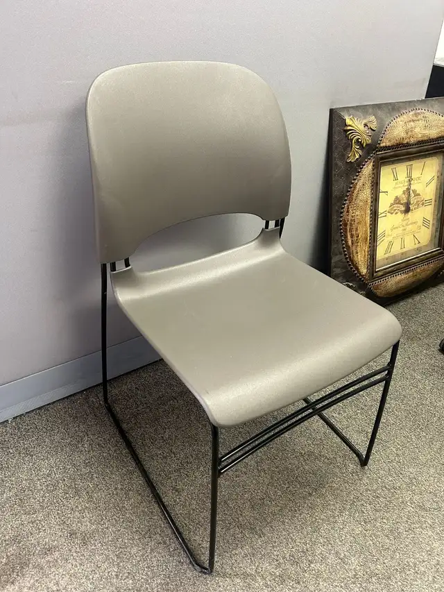 Herman Miller Limerick Visitor Chair – Classic Guest Seating! - Photo 2