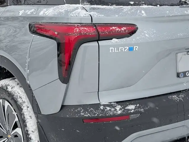 2026 Chevrolet Blazer EV AWD LT- Panoramic Sunroof - Photo 9