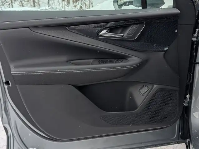 2026 Chevrolet Blazer EV AWD LT- Panoramic Sunroof - Photo 32