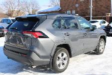 2025 Toyota RAV4 XLE - Photo 4