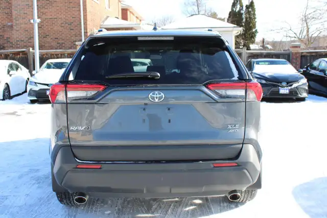 2025 Toyota RAV4 XLE - Photo 5