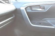 2025 Toyota RAV4 XLE - Photo 8