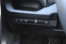 2025 Toyota RAV4 XLE - Photo 12